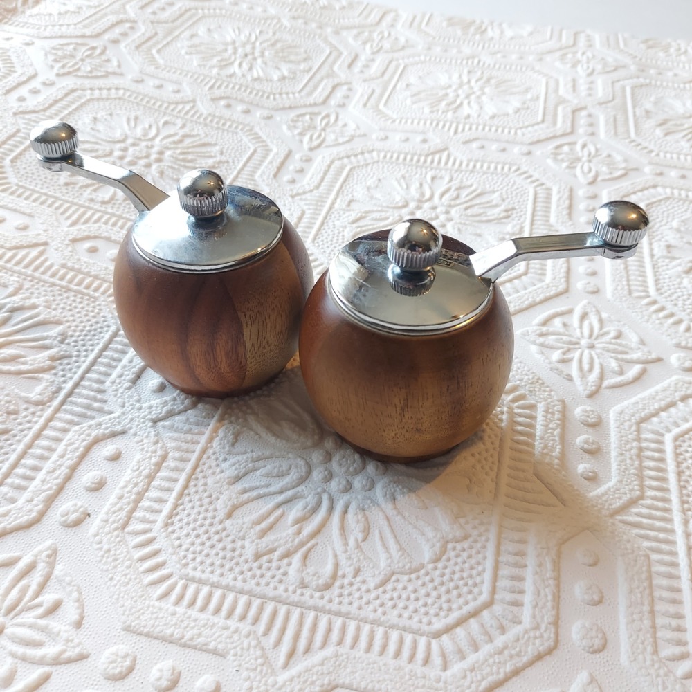 Vintage Wood Salt and Pepper Grinder Set Hand Crank Chrome Spherical Brown 2pc